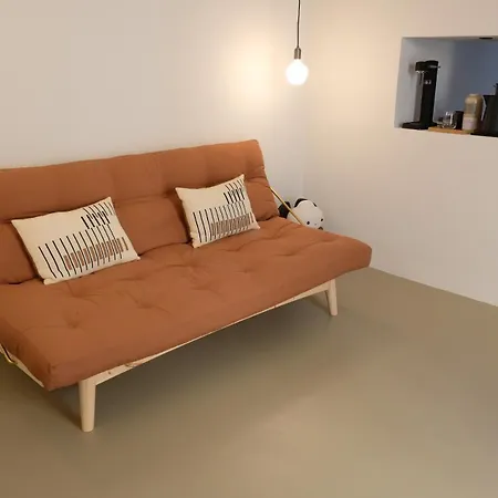 Apartment Pause *