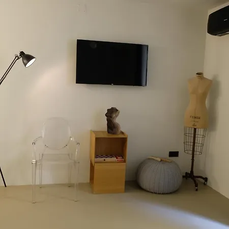 Apartment Pause *